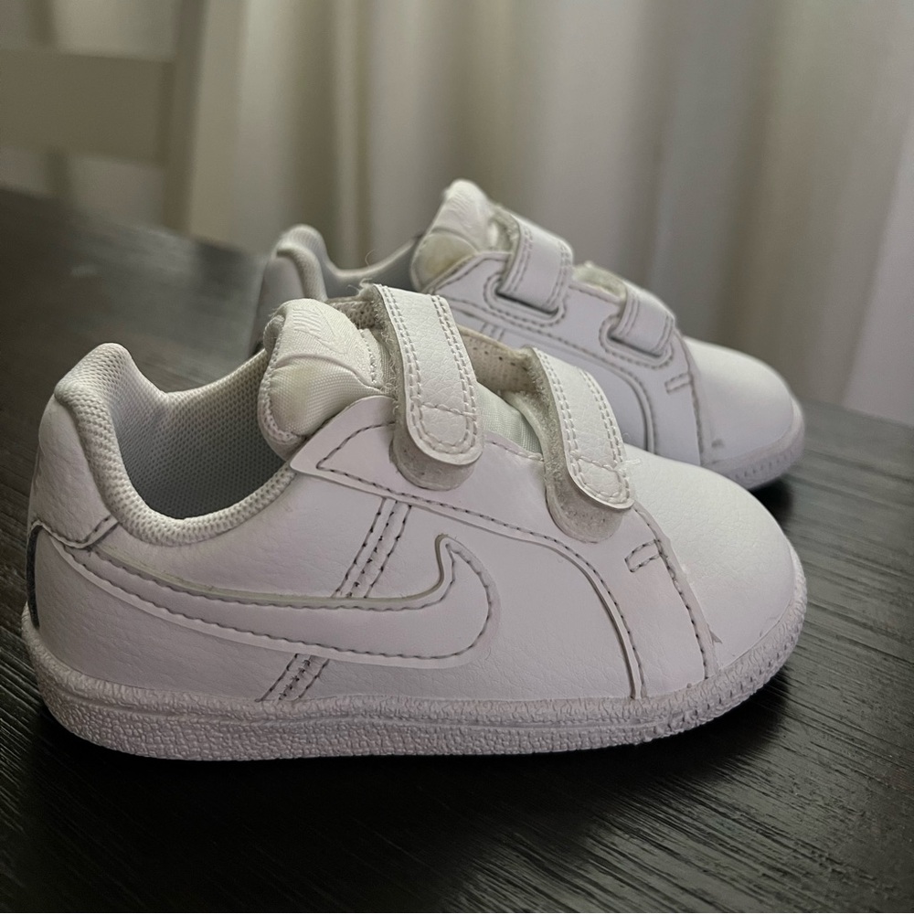 Nike White Toddler Velcro Shoe Size 6c